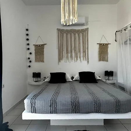 Eris Adamantas (Milos)