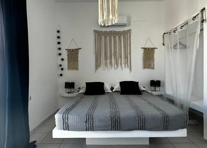 Eris Adamantas (Milos)