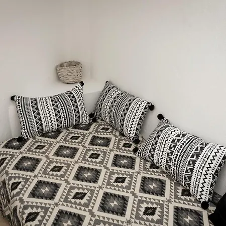 Apartman Eris Adámasz