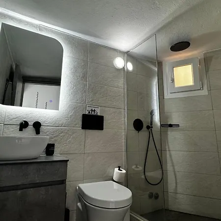 Eris * آداماس