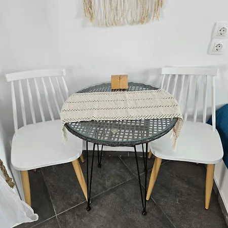 Apartman Eris Adámasz
