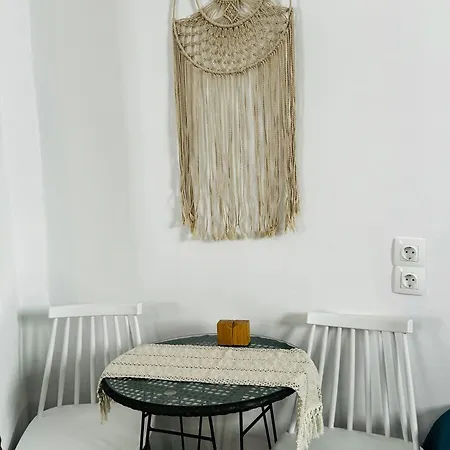 Eris * Adamantas (Milos)